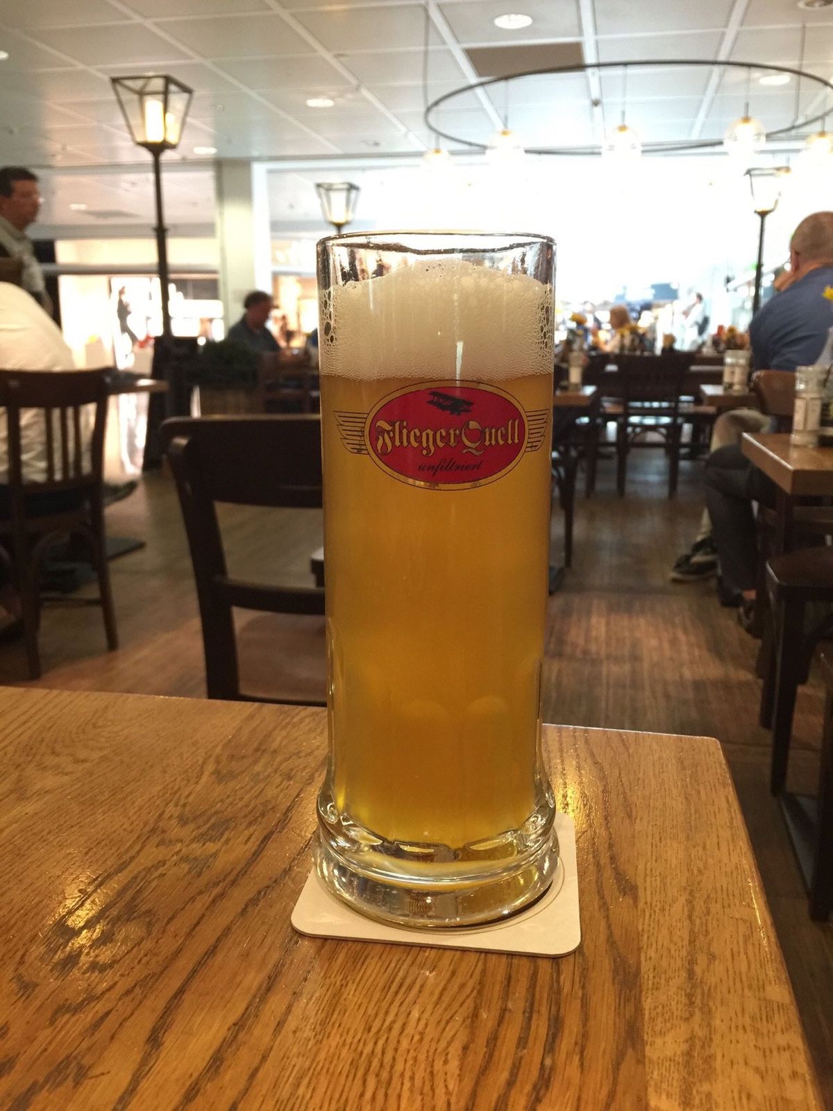 空港内で醸造されているというビール
値段も安い！流石ビールの国！！
