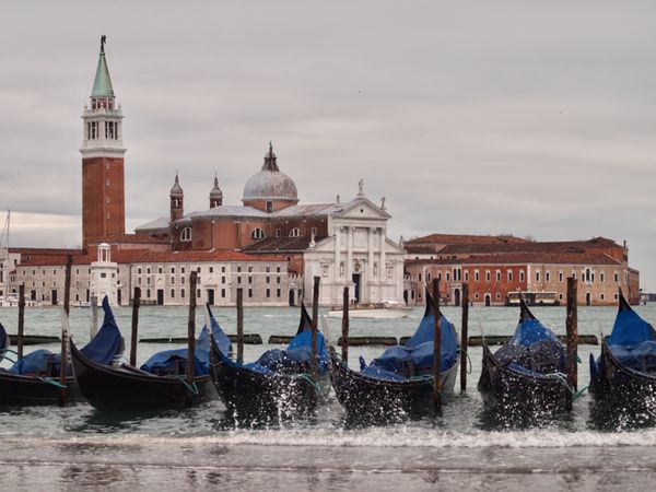 イタリア・ベネチア「アクアアルタに負けるな@ベネチア」の写真