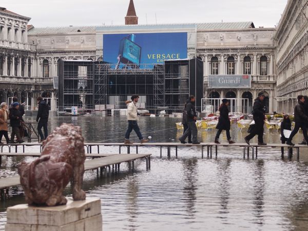 イタリア・ベネチア「アクアアルタに負けるな@ベネチア」の写真