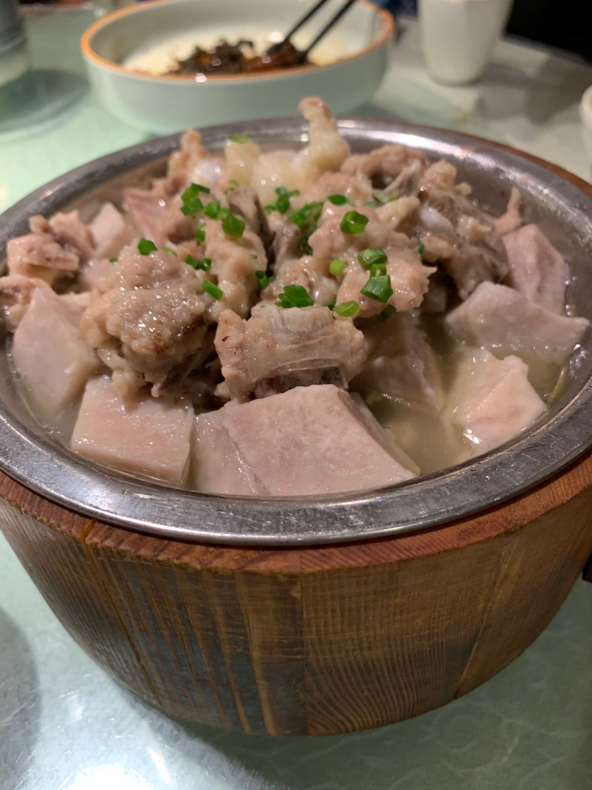 二日目。
この日は残念ながらずっと雨。
なので、ゲストハウスの人たちと夜ご...