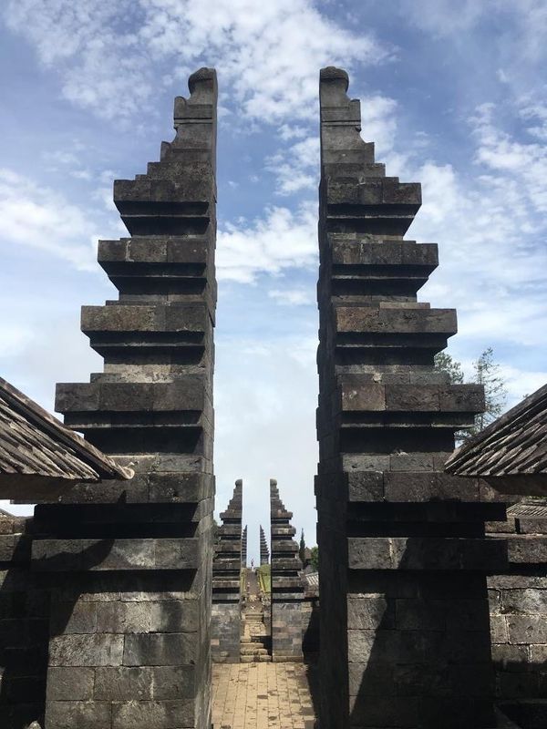 インドネシア・ジョグジャカルタ「スラカルタ・ジョグジャカルタ 2017.12」の写真：①③スラカルタの街からさらに山奥に登った...