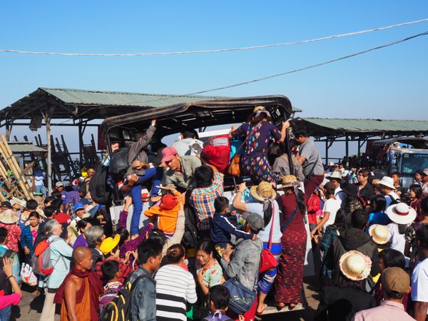 ミャンマー・ヤンゴン「そうだ ゴールデンロック、行こう」の写真