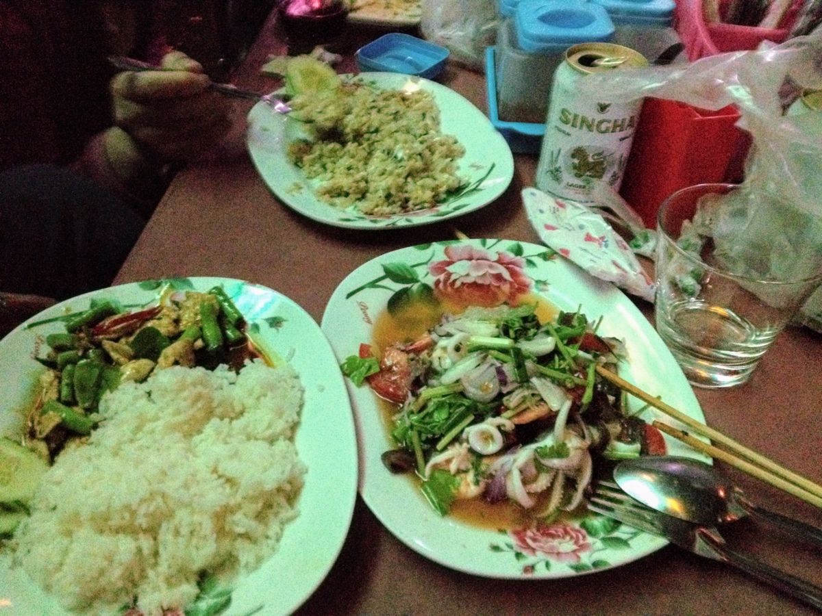 ホテル前の屋台のチャーハンが大好きな味で夜な夜な通った（帰国して病院行った...