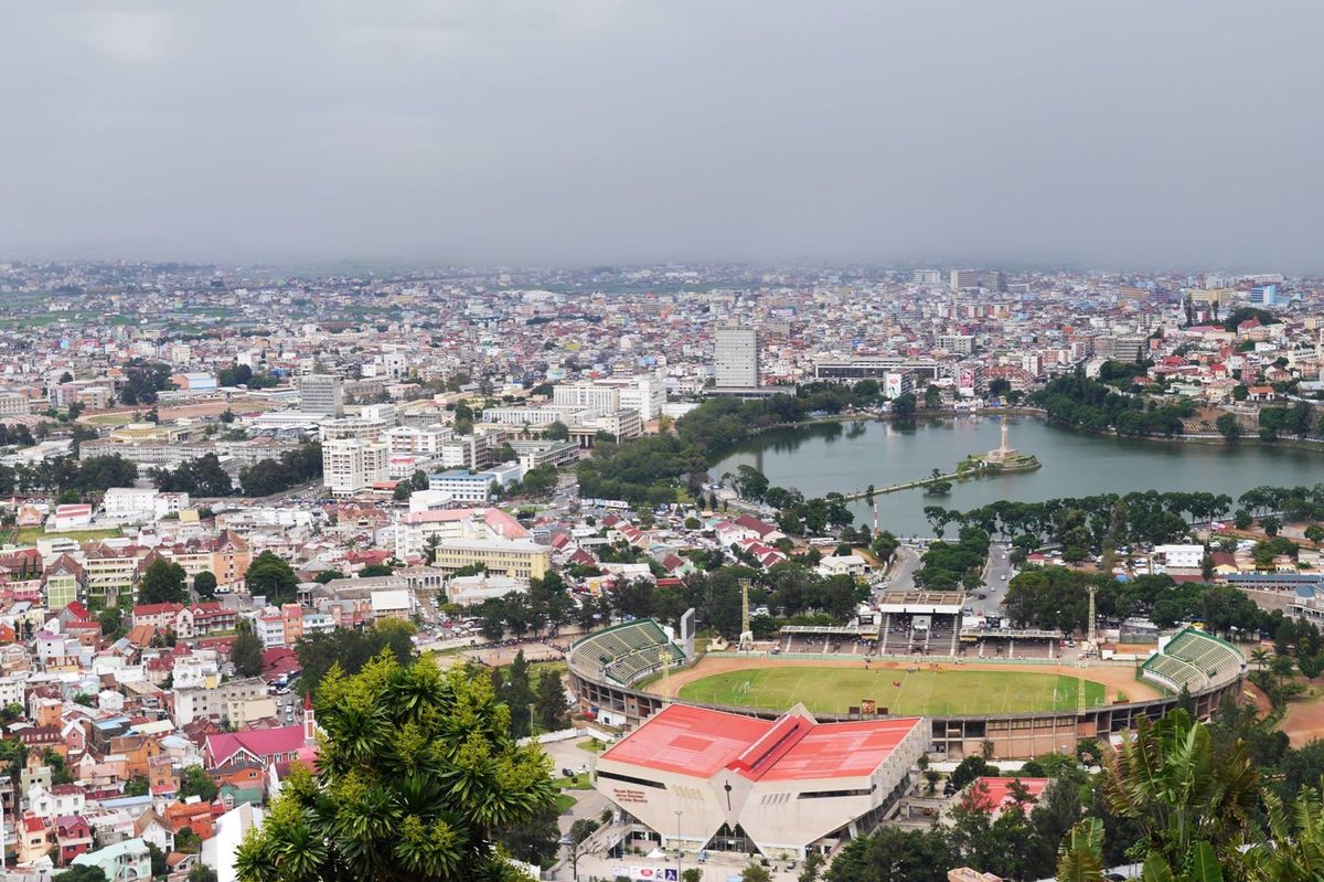 首都のアンタナナリボ。
空気が悪いのでマスク必須。
夜の町歩きは注意が必要