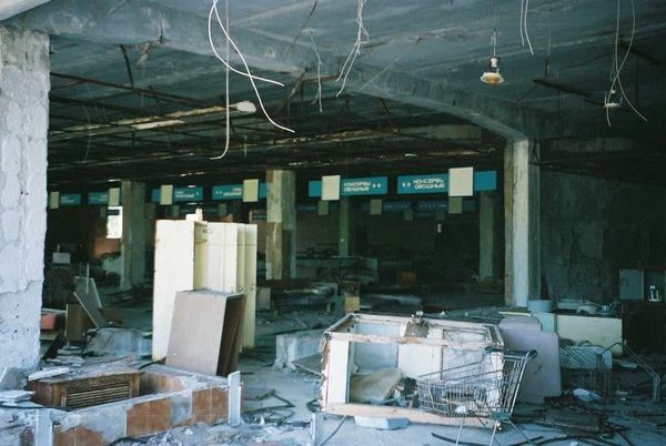 ウクライナ・キエフ「2007年 ウクライナ　チェルノブイリ」の写真：スーパーマーケット。1986年の事故当時...