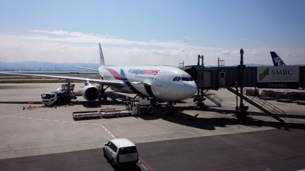 マレーシア・クアラルンプール、カオラック「2015クアラルンプール&カオラック」の写真：5時間遅延したマレーシア航空。
娘も気に...