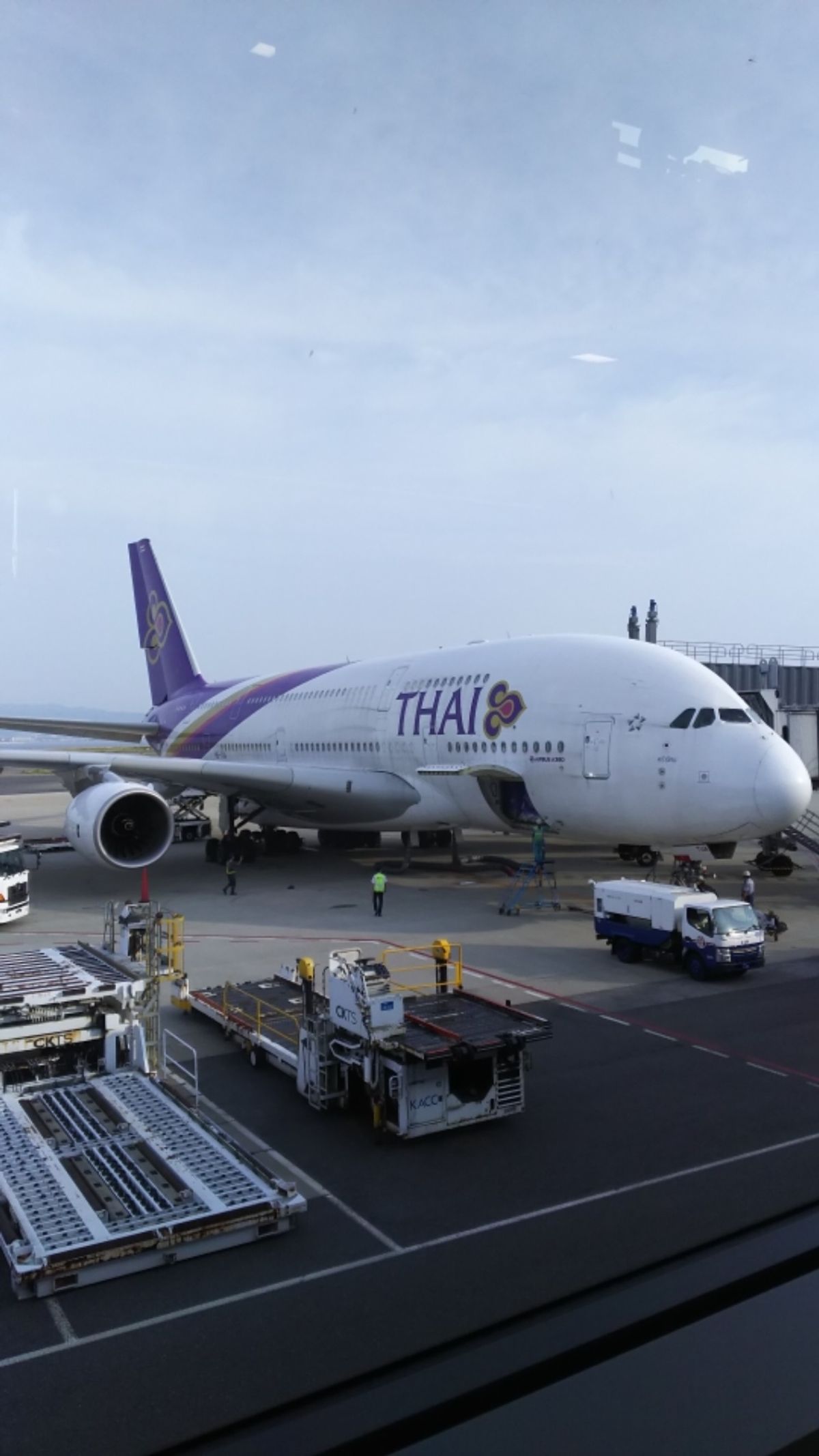 タイ航空のA380でバンコクへ。
長女の機内での過ごし方は、ベテラン❗️マ...