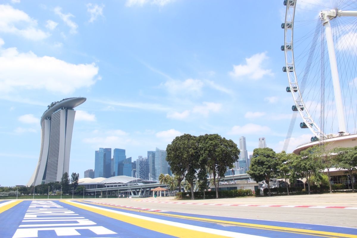 F1が好きで、市街地コースを1周。チキンライスを食し、マリーナベイサンズと...