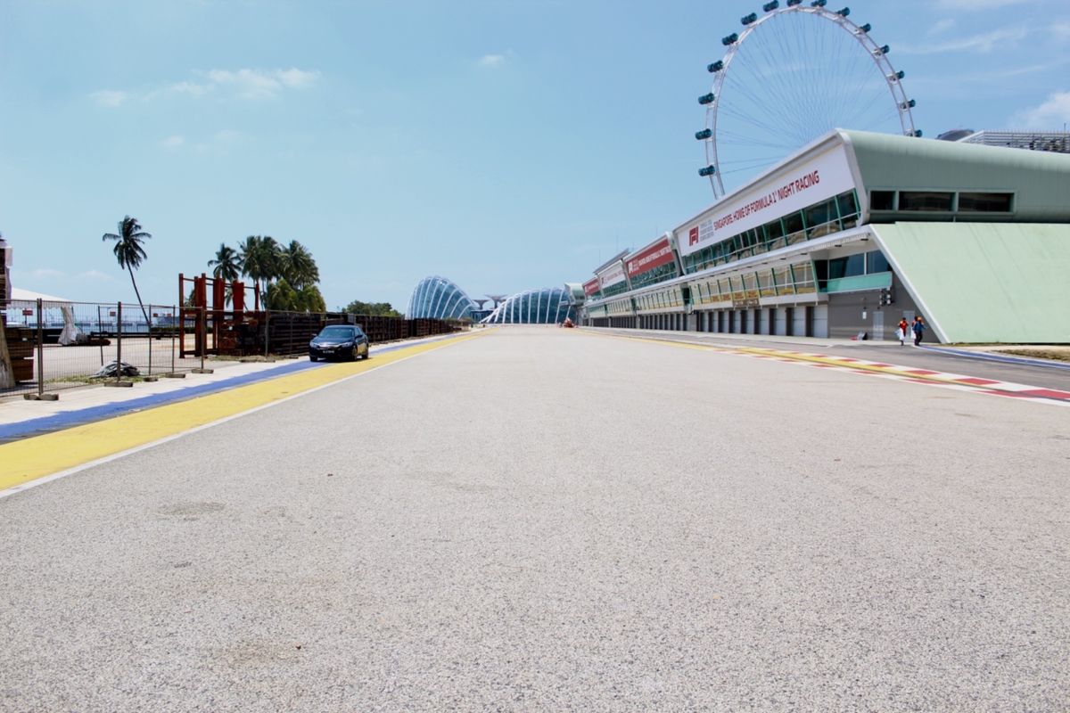 F1が好きで、市街地コースを1周。チキンライスを食し、マリーナベイサンズと...