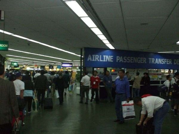 フィリピン・マニラ「2007年 フィリピン　マニラ　ホスピタリティとカオスの街」の写真：ニノイ・アキノ空港
暗殺場所を探してみま...