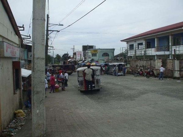 フィリピン・マニラ「2007年 フィリピン　マニラ　ホスピタリティとカオスの街」の写真：タガイタイのジープニー乗り場

