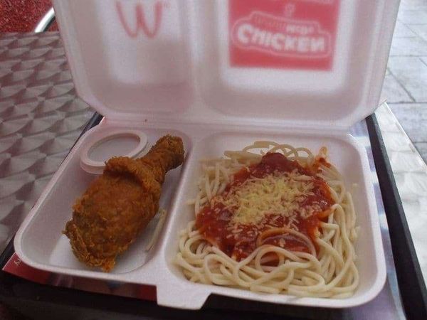 フィリピン・マニラ「2007年 フィリピン　マニラ　ホスピタリティとカオスの街」の写真：マクドナルドのご当地メニュー

