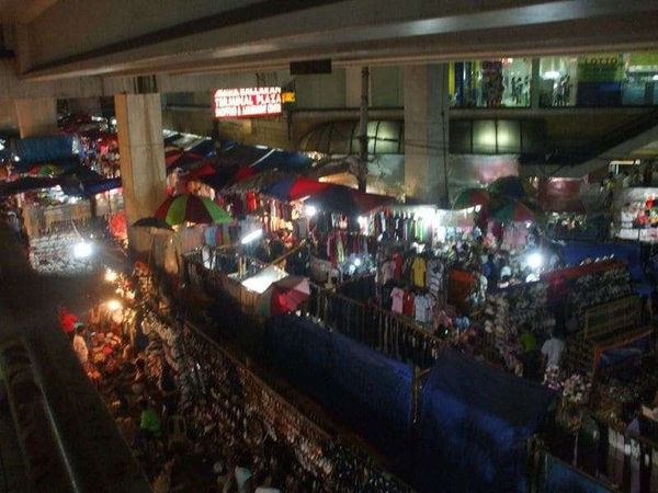 フィリピン・マニラ「2007年 フィリピン　マニラ　ホスピタリティとカオスの街」の写真：マニラ夜の市場