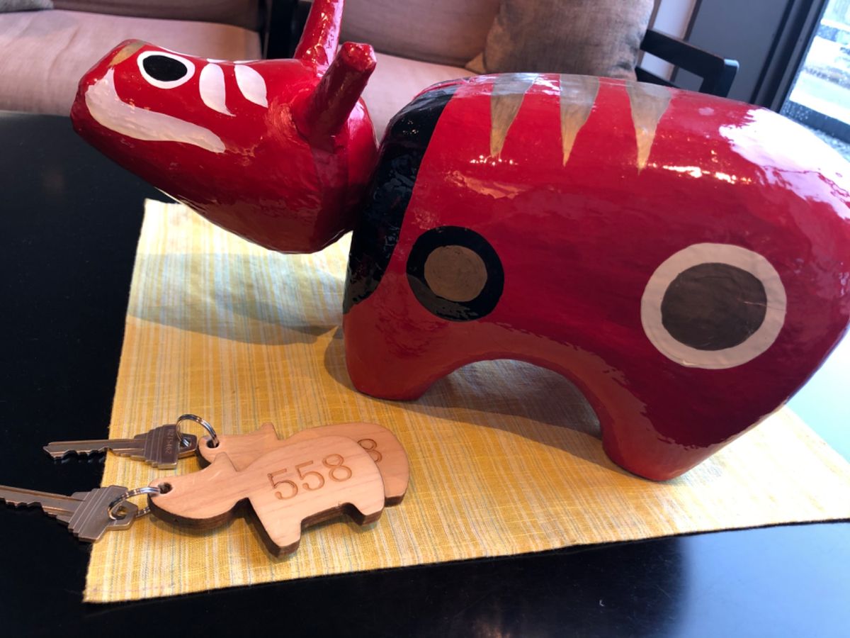 ホテルには赤べこがいっぱい