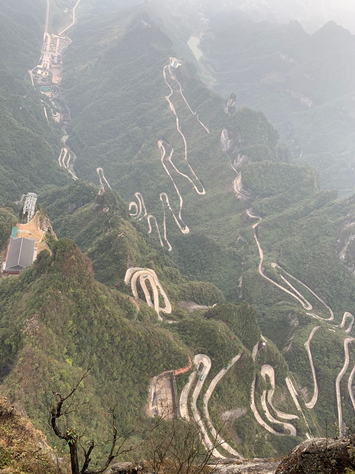 天門山。凄すぎた。
個人的には武陵源よりこっちのほうが感動した。
完全に仙...