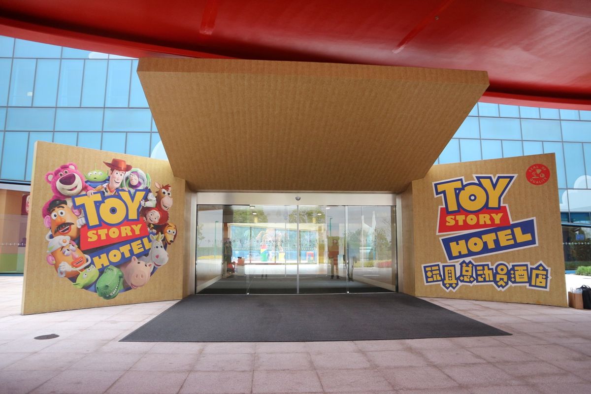 お部屋ではディズニー映画やディズニークラシックをいつでも無料で堪能すること...