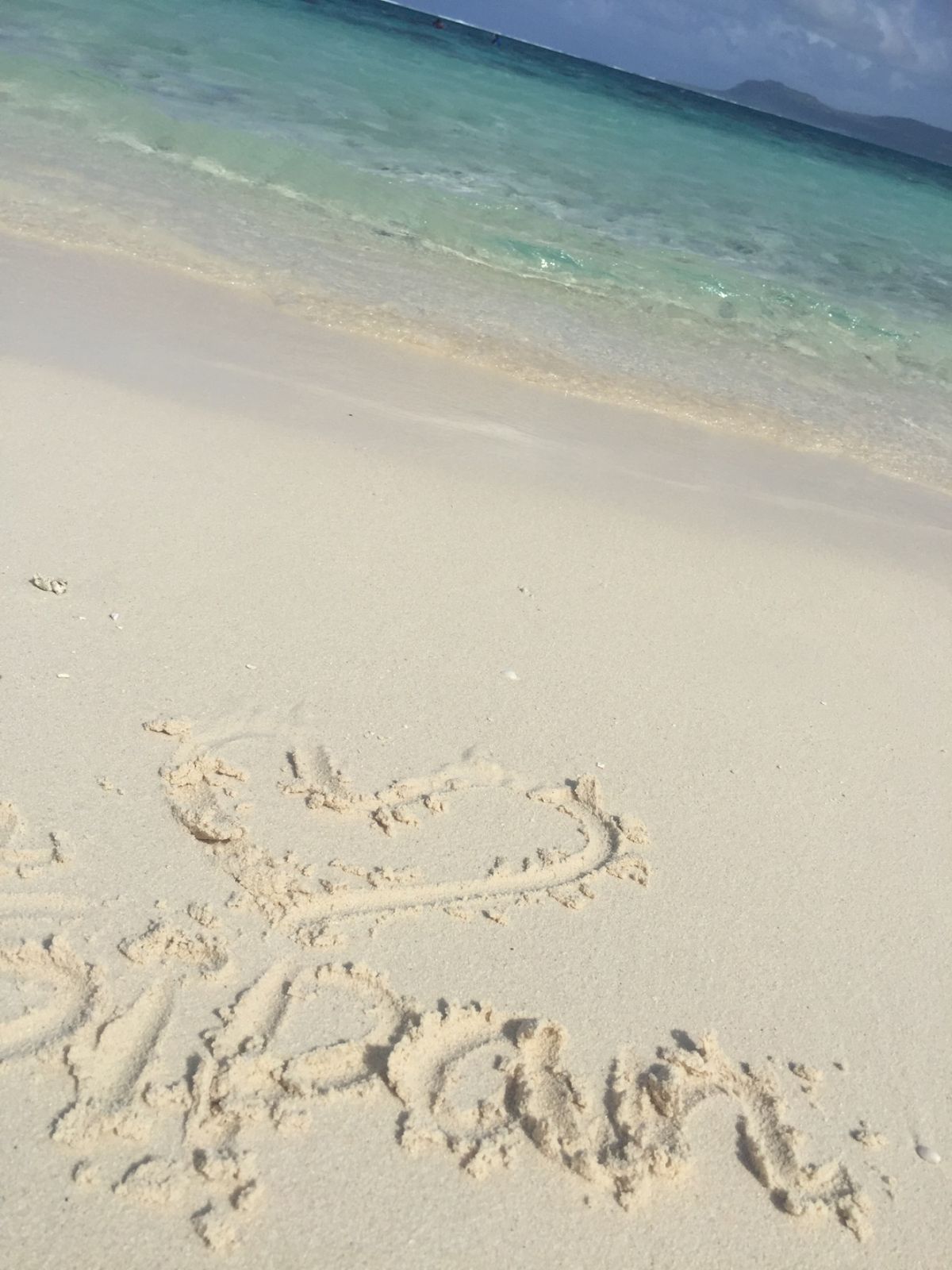 マニャガハ島②

砂浜でベタな落書きをしてみる（笑）