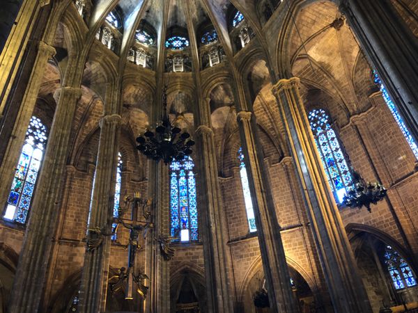 スペイン・バルセロナ「スペイン」の写真:バルセロナ大聖堂と、海の近くのサンタ・マ...