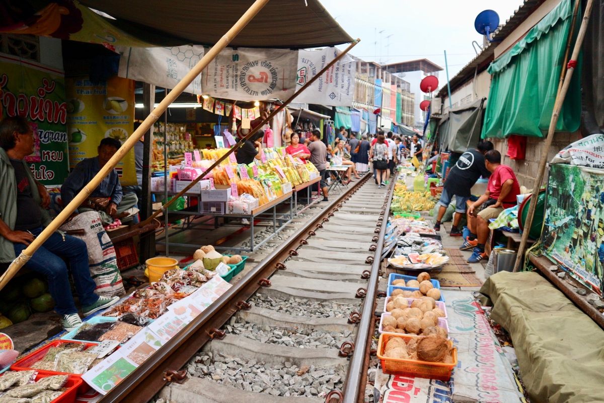 1日目夕食のタイスキ🍲
2日目午前のメークロン市場・ココナッツファーム