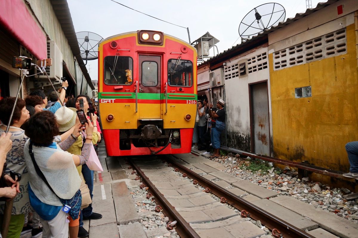 1日目夕食のタイスキ🍲
2日目午前のメークロン市場・ココナッツファーム