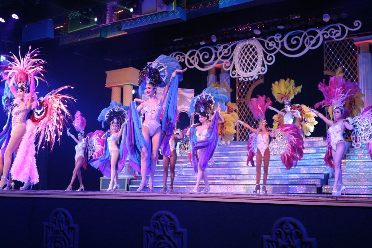 2日目夜のタイ古典舞踊とニューハーフショー👯‍♀️
ニューハーフショーのク...