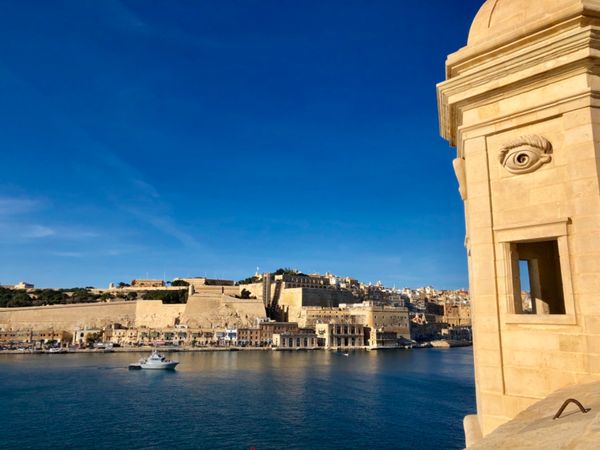 マルタ・ヴァレッタ、スリーマ、スリー・シティーズ、イムディーナ、ゴゾ島、コミノ島「マルタ旅行」の写真：スリーシティーズから望むヴァレッタ