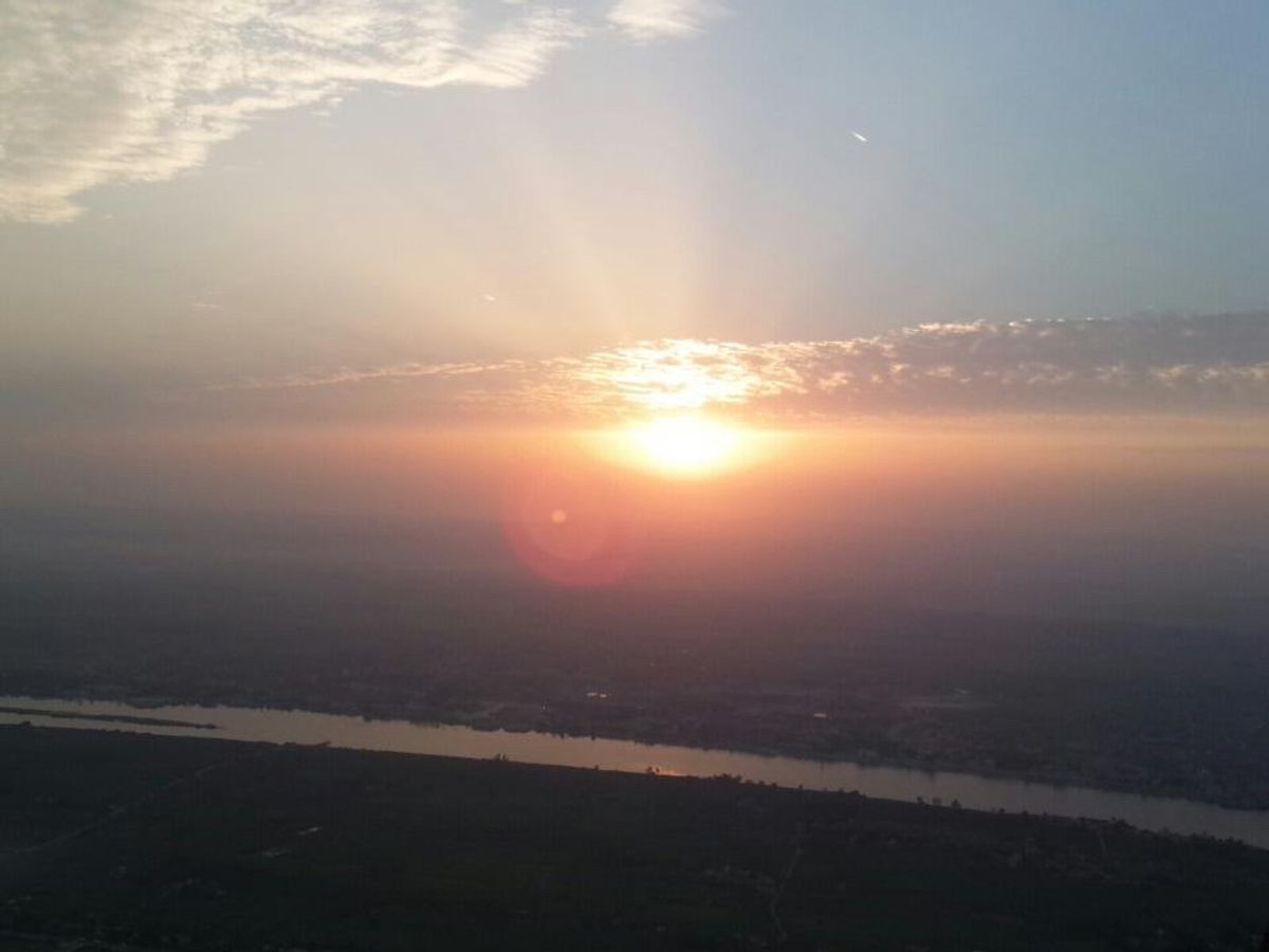 まさかのピラミッドは遠目で霧がかったのを拝む形となりましたが、仕事の合間だ...