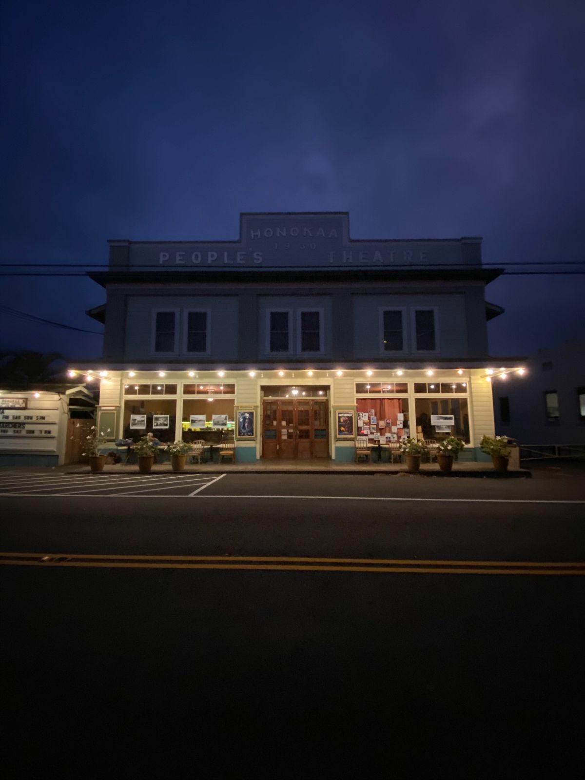 ワイピオ渓谷の帰りにホノカアの町に。

「ホノカア・ピープルズ・シアター」...