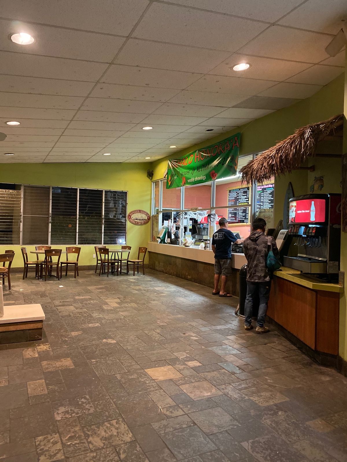 ホノカアの町の少し上にある、テックスドライブインのマラサダ。

山登りの後...