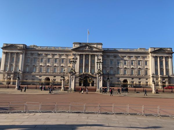 イギリス(英国)・ロンドン、オックスフォード、バース、リバプール「イギリス旅行🇬🇧」の写真：①バッキンガム宮殿
②ナショナルギャラリ...