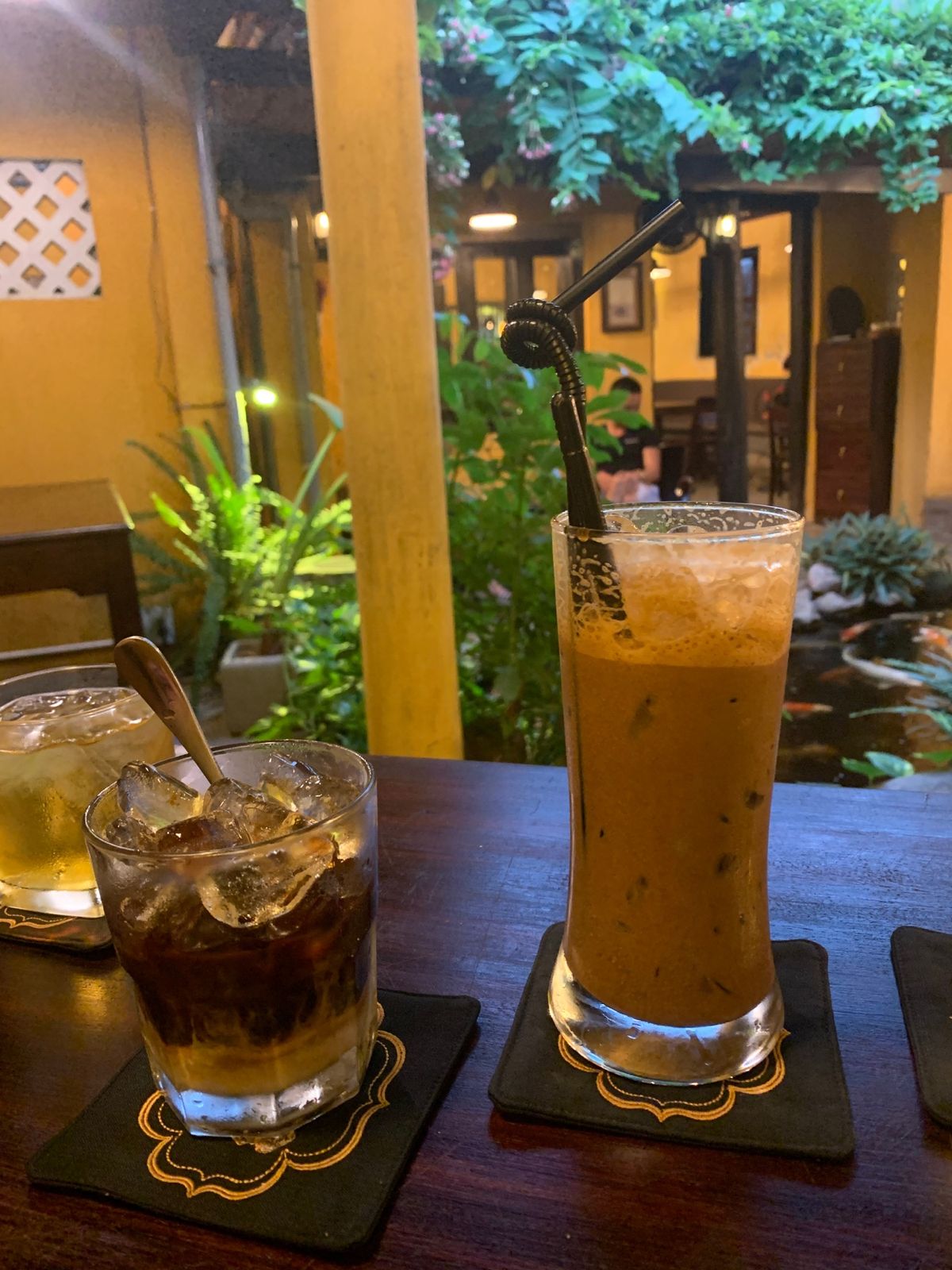 ベトナムコーヒー☕️左がホイアンスタイルで右がサイゴンスタイル♡両方甘いで...