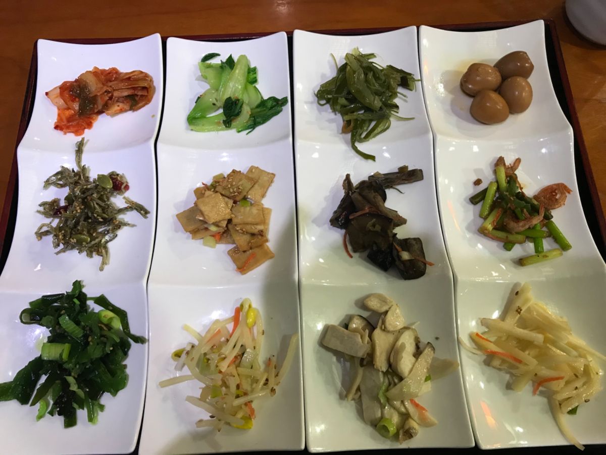 朝はホテル近くのお粥のお店へ。
お店はたくさんあるので、2日違う店に行って...