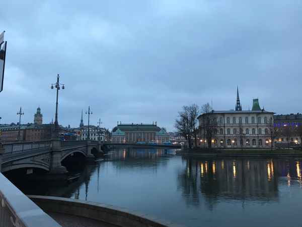 スウェーデン・ストックホルム「北欧の旅。スウェーデンへ。」の写真：朝9時すぎのストックホルム
冬の季節は昼...