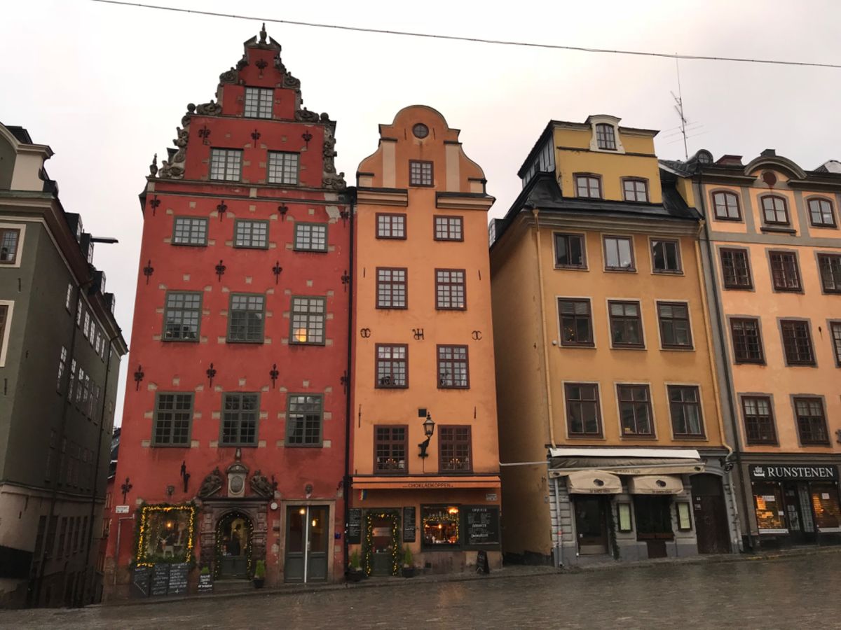 ストックホルムのガムラスタン。中世ヨーロッパの街並みでした。