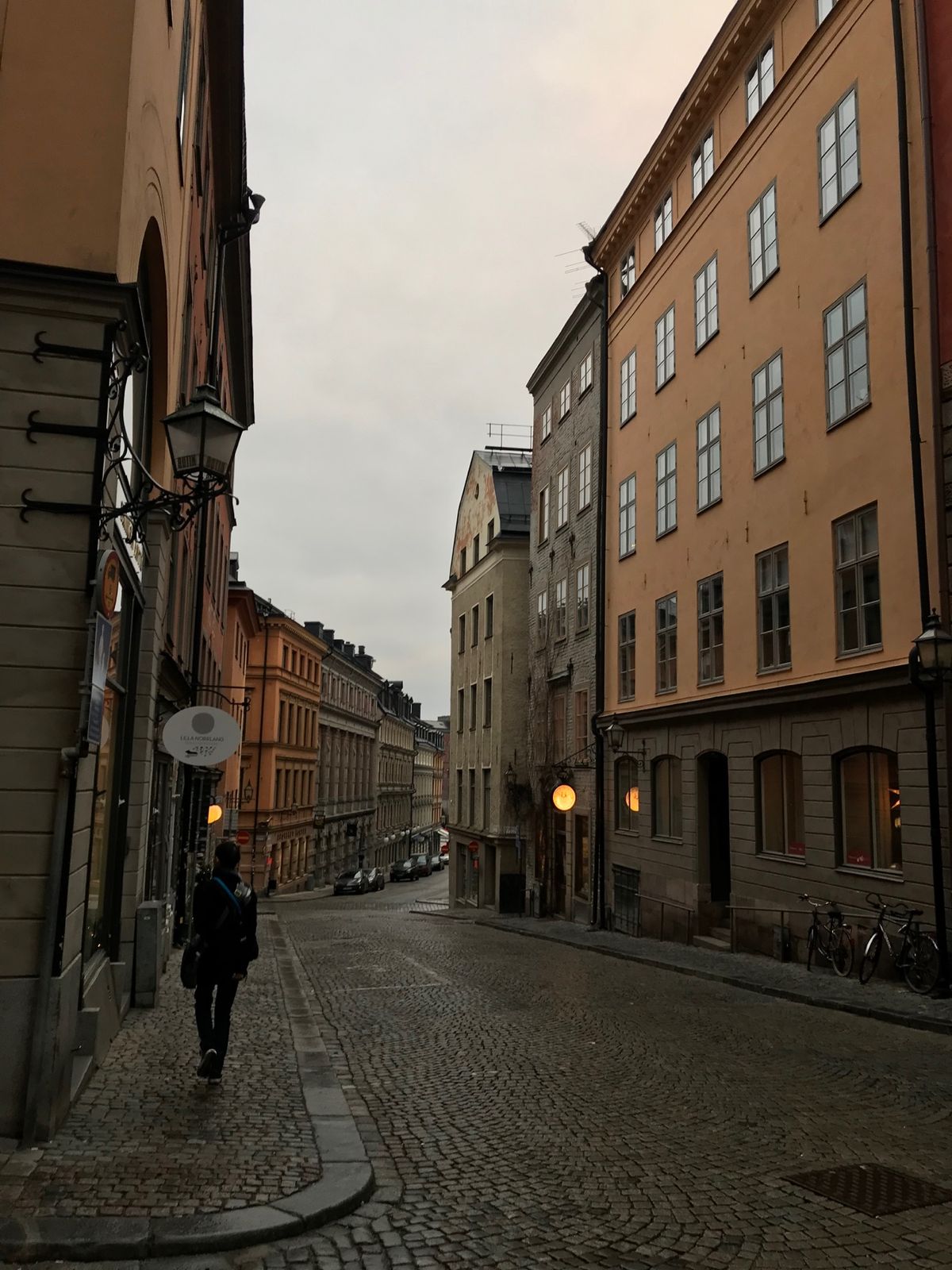 ストックホルムのガムラスタン。中世ヨーロッパの街並みでした。