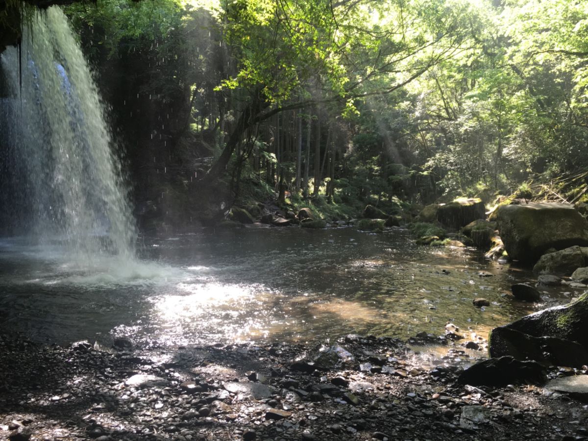 鍋ヶ滝-
ずっと来たかった鍋ヶ滝🏞
滝の裏側❣️初めての体験😍
マイナスイ...