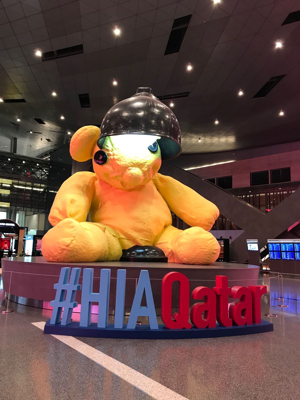 近代的でユニークなドーハ　ハマド国際空港。
とても広いので空港の中だけでも...