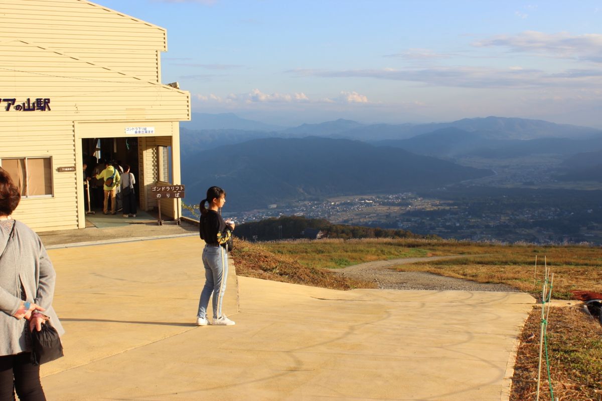 リフトを降りてすぐにも素敵な景色を楽しめる場所が。