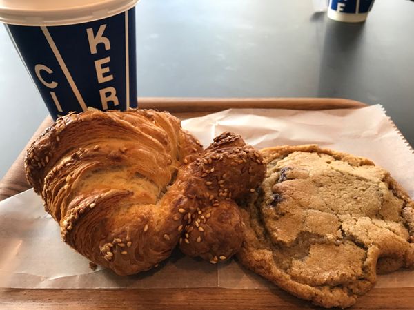 日本・長野県「長野県　白馬マウンテンビューで紅葉」の写真：美味しいパンも買って食べることができます。