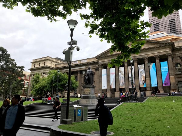 メルボルン「オーストラリア　メルボルンを訪れて」の写真：メルボルン州立図書館
放射線状に配置され...