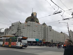 有名なフリンダーストリート駅が修復中で見れずに残念。