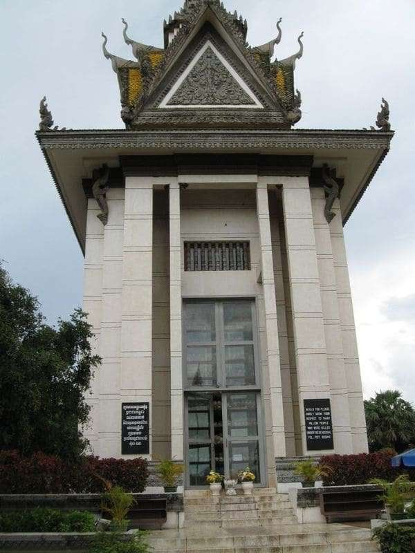 カンボジア・プノンペン「2008年 カンボジア 首都プノンペン~ベトナム国境の街バベット」の写真:キリングフィールド慰霊塔
クメール・ルー...