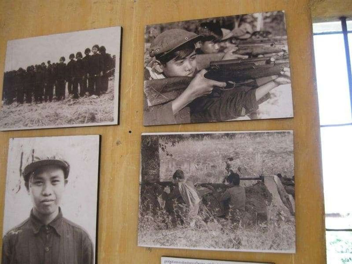 クメールルージュの多くは少年兵。少年が少年を、知識人の大人を虐殺した。
医...