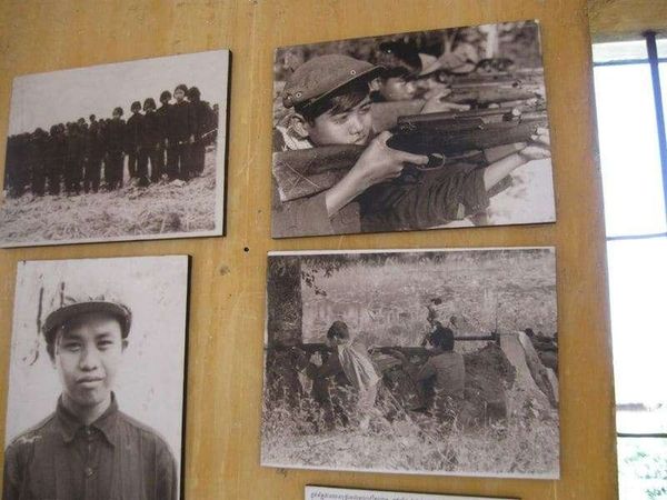 カンボジア・プノンペン「2008年 カンボジア 首都プノンペン~ベトナム国境の街バベット」の写真:クメールルージュの多くは少年兵。少年が少...