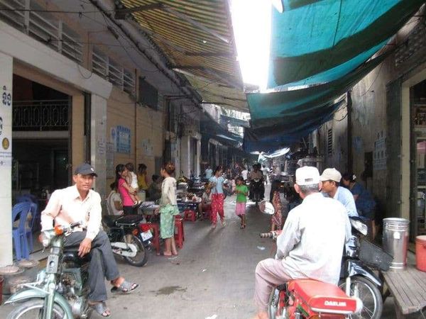 カンボジア・プノンペン「2008年 カンボジア 首都プノンペン~ベトナム国境の街バベット」の写真:地元の裏路地散策。