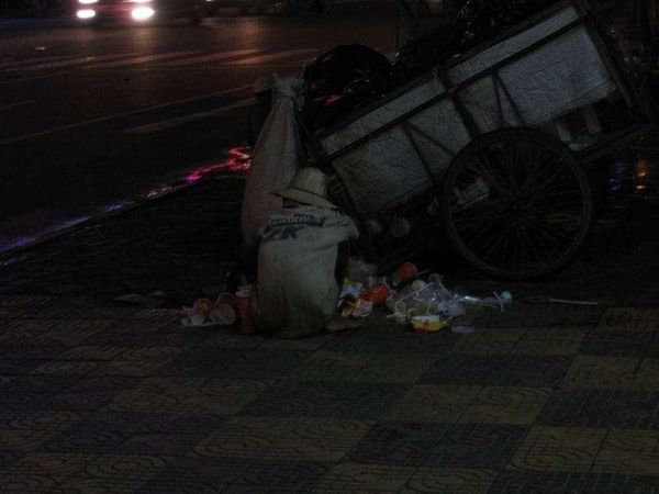 カンボジア・プノンペン「2008年 カンボジア 首都プノンペン~ベトナム国境の街バベット」の写真:夜のプノンペンは、ストリートチルドレンの...