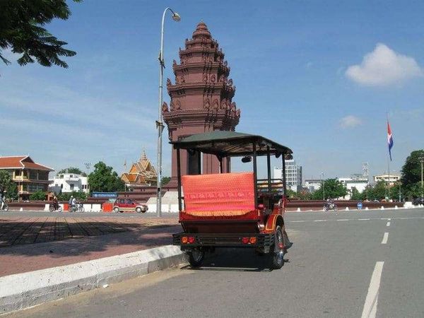 カンボジア・プノンペン「2008年 カンボジア 首都プノンペン~ベトナム国境の街バベット」の写真:Independence Monumen...