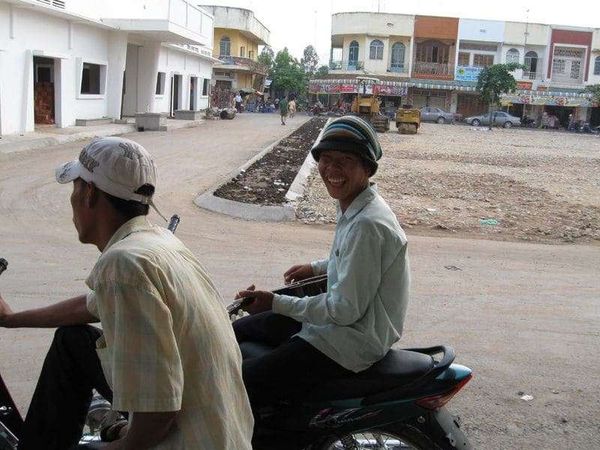 カンボジア・プノンペン「2008年 カンボジア 首都プノンペン~ベトナム国境の街バベット」の写真:バベットの学生達