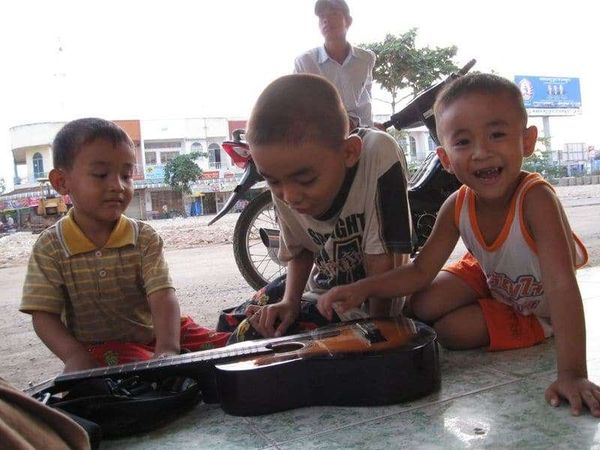 カンボジア・プノンペン「2008年 カンボジア 首都プノンペン~ベトナム国境の街バベット」の写真:バベットの子供達