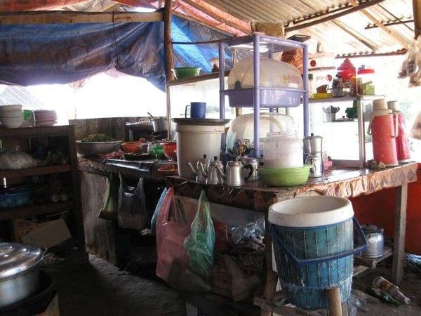 カンボジア・プノンペン「2008年 カンボジア 首都プノンペン~ベトナム国境の街バベット」の写真:バベットの食堂